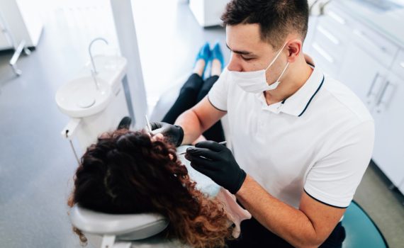 Tratamiento periodoncia en clínica de Avilés